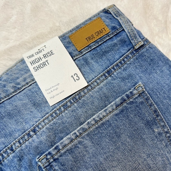 NWT True craft distressed crop shorts size 13. High rise - Picture 5 of 8